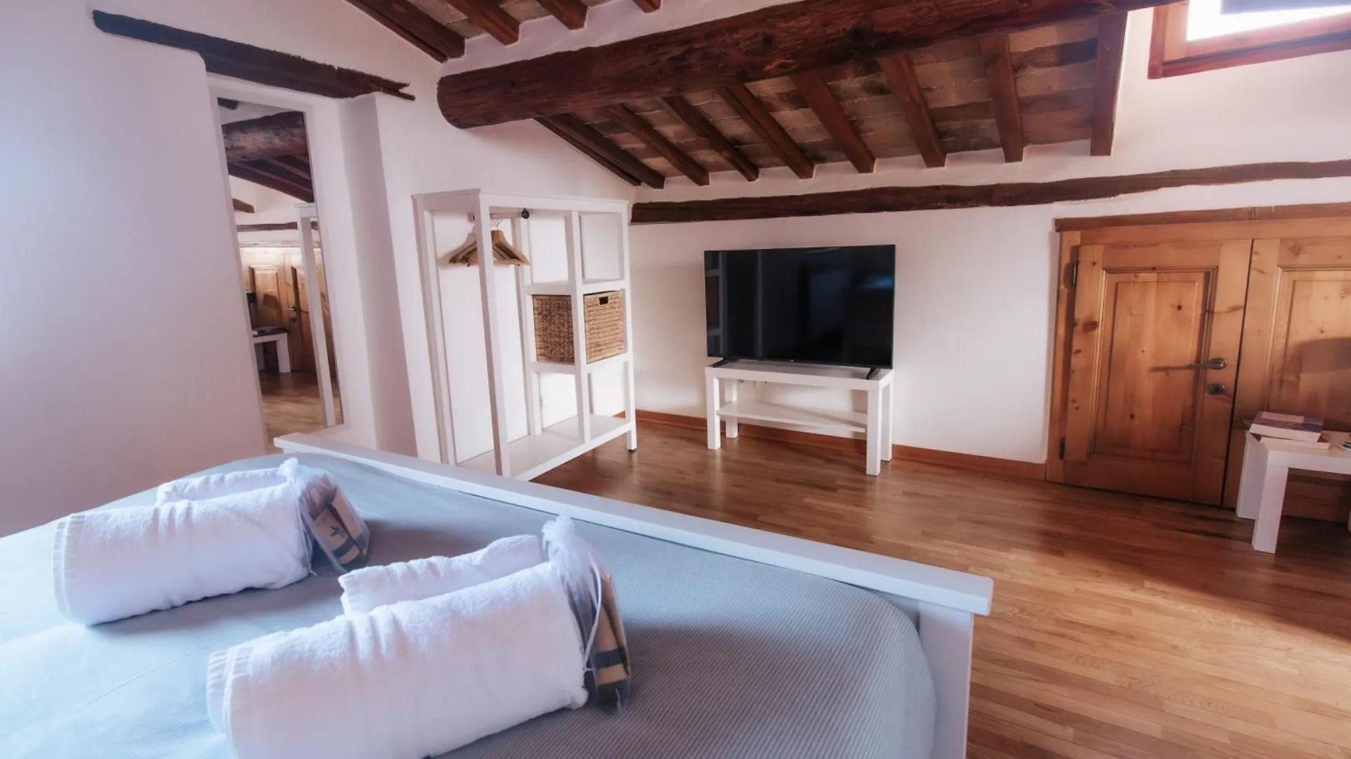 Donna Laura - Holiday Home Сан-Куйрико-д'Орча Италия